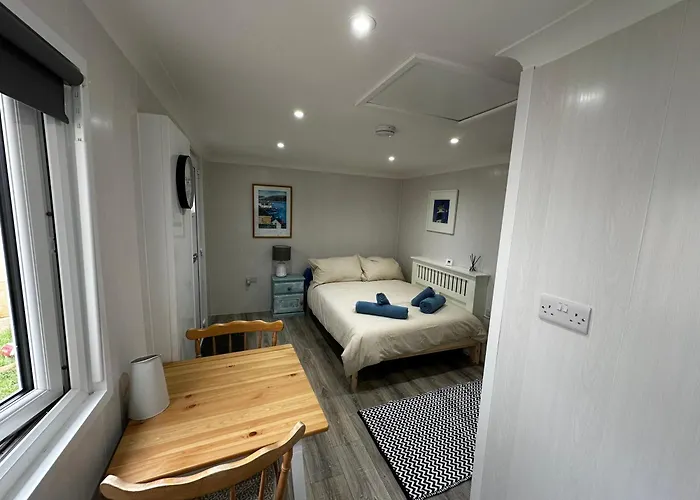 Peaceful Southbourne Studio - Pets Welcome