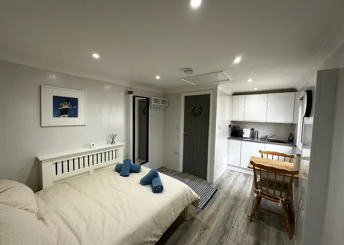 Peaceful Southbourne Studio - Pets Welcome