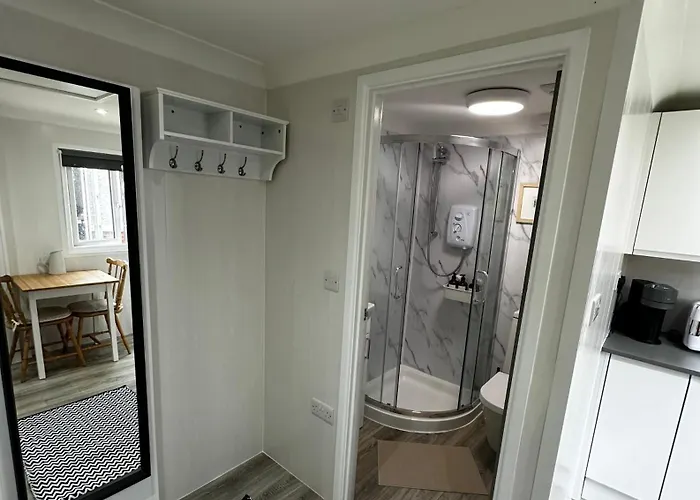 Peaceful Southbourne Studio - Pets Welcome